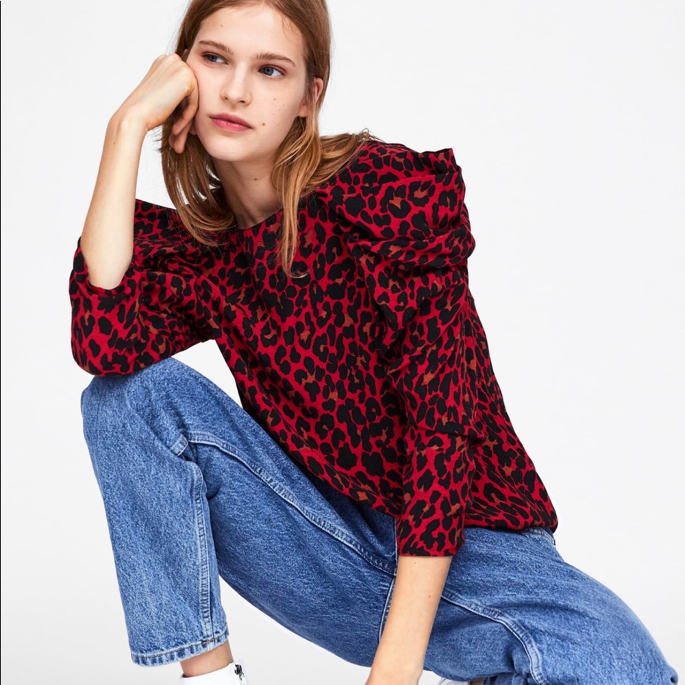 ❤️❤️❤️ NWT’s Zara Animal Print Red Blouse Shirt Ruffles Arm Blouse Size Small S